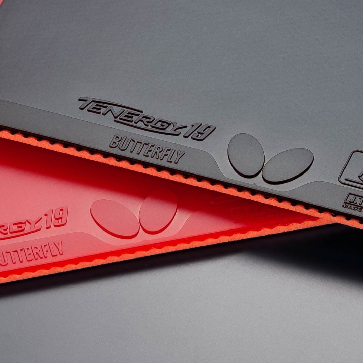 Tenergy 19: Close-up of red and black sheets